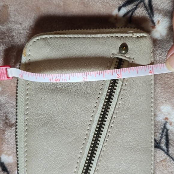 We the free wallet - Picture 2 of 5